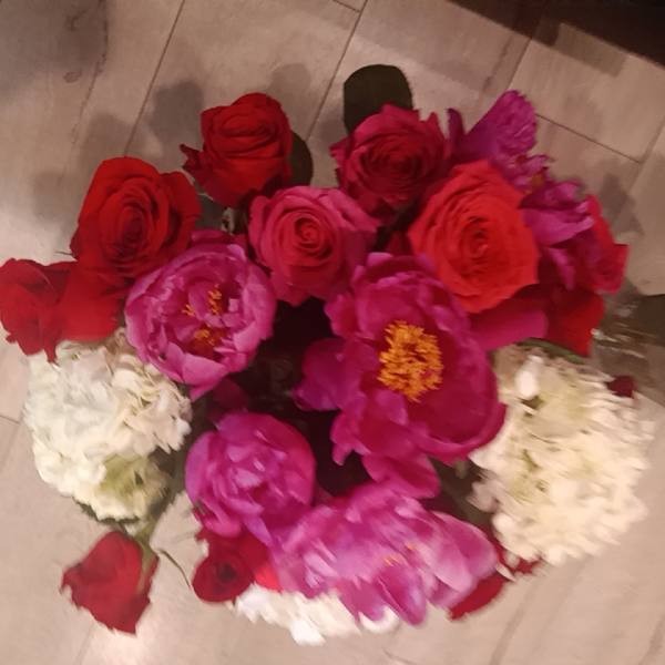 Bouquet of red and pink roses with white flowers on the floor