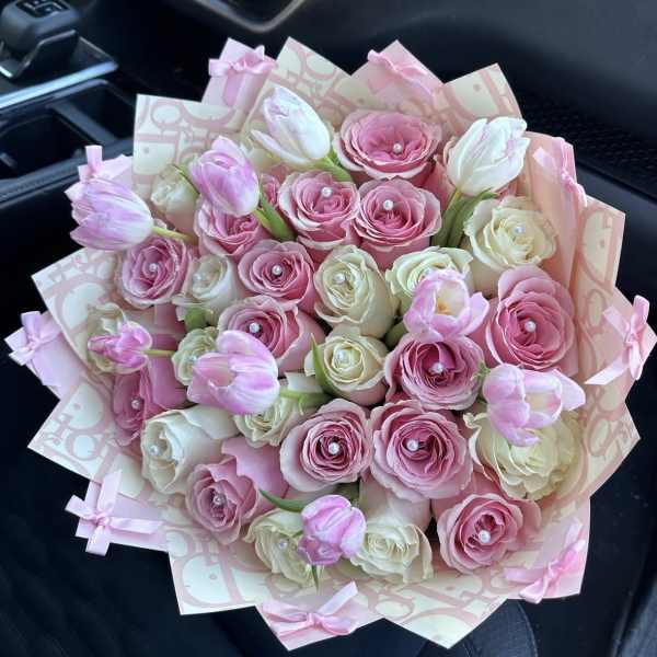 Rose And Pink Tulip Coquette Buchon