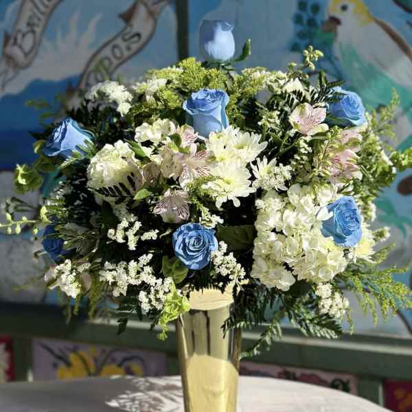 Centerpiece Blue Rose And White Hydrangea