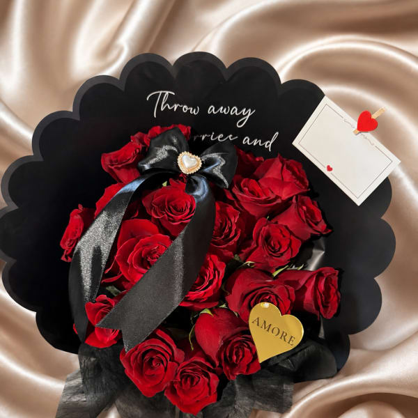 Luxury Red Rose Bouquet – Modern Black Wrap Floral Gift