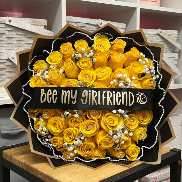 Bee My Girlfriend Yellow Rose Buchon