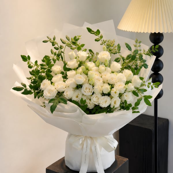 Moonlight Bloom （White Lisianthus Bouquet）