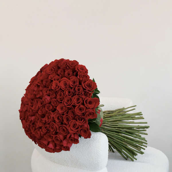 Large bouquet of red roses with long stems