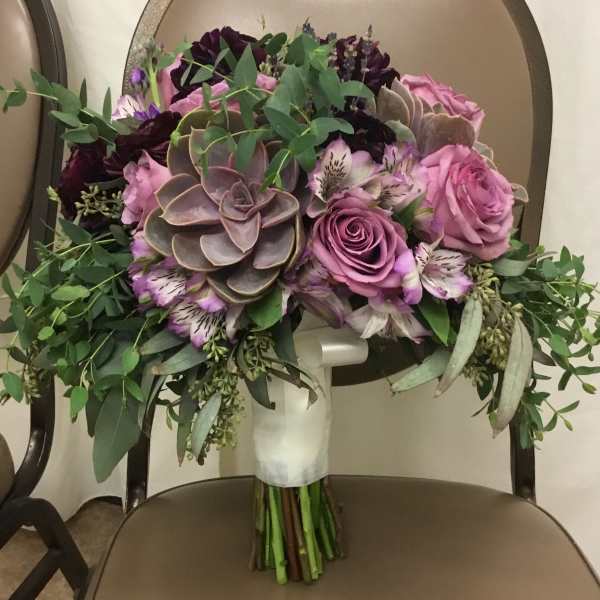 Bouquet of pink roses, succulents, and greenery