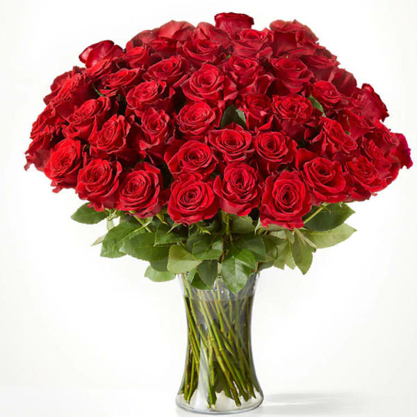 Bouquet of red roses in a clear glass vase