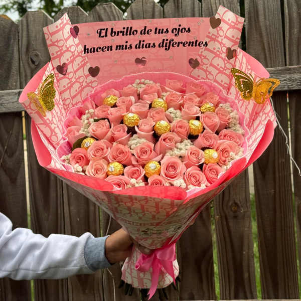 Ramo de 50 rosas + chocolates 2