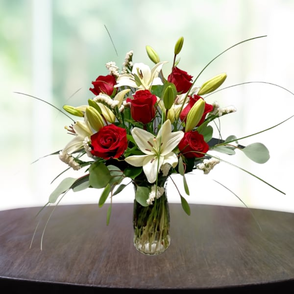 Red roses and white lilies in a glass vase