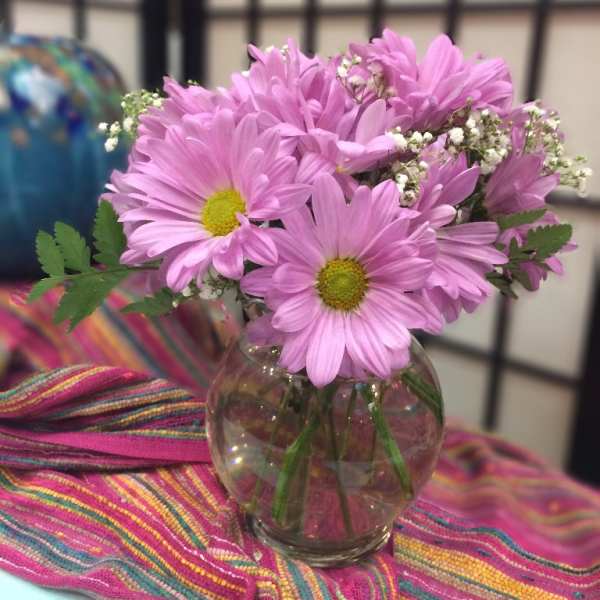 Pink daisy bouquet in a clear glass vase