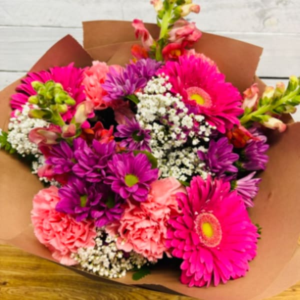 Visser's Pretty and Pink Handheld Bouquet