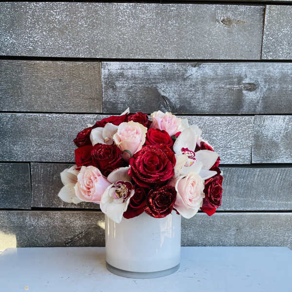 Bouquet of red and pink roses in a white vase