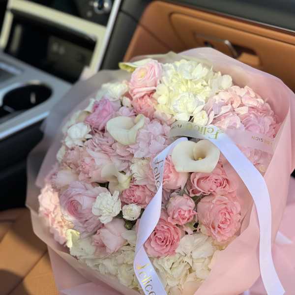 Blush Hydrangea & Rose Bouquet