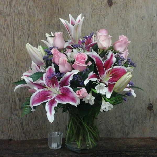 Bouquet of pink roses and lilies in a glass vase