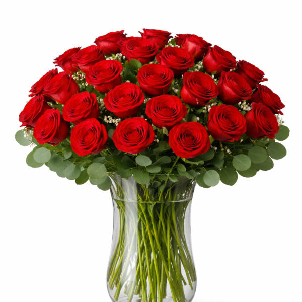 Bouquet of red roses in a clear glass vase