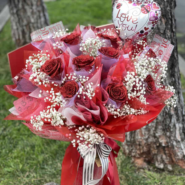 Red rose bouquet with baby’s breath and a heart-shaped "Love you" balloon
