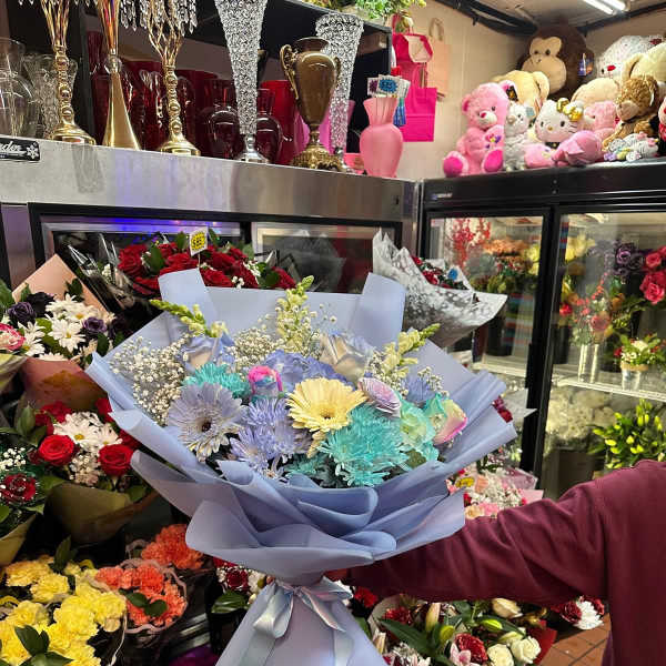 Half Dozen Rose X Gerber Mix Deluxe Bouquet