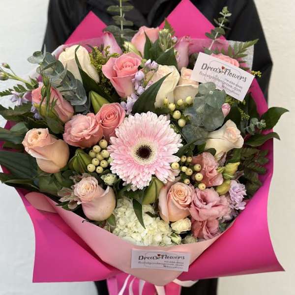 Pink and cream rose bouquet with a pale pink gerbera daisy