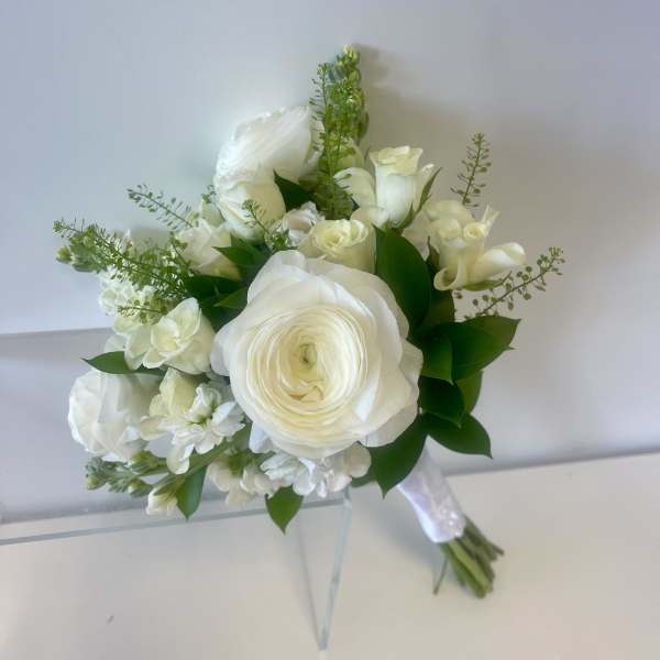 White bridal bouquet with roses and ranunculus