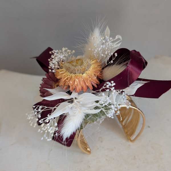 Gold band with dried corsage wt/c/burg
