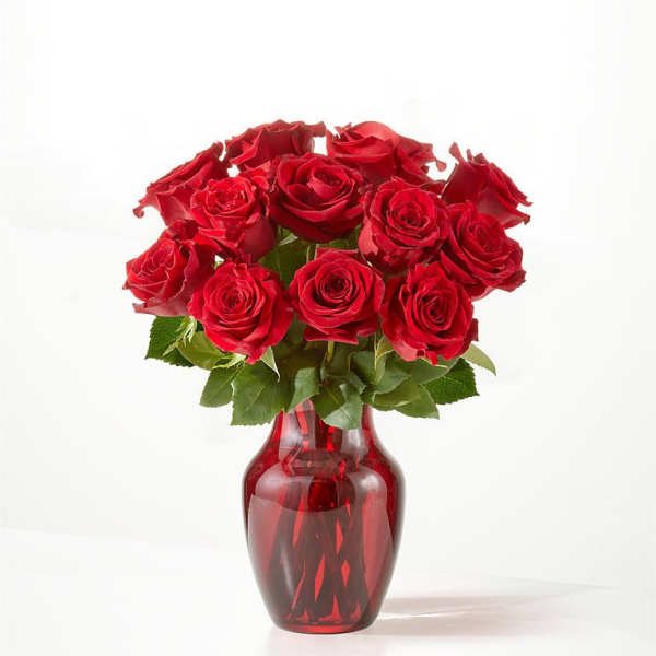 Bouquet of red roses in a red glass vase