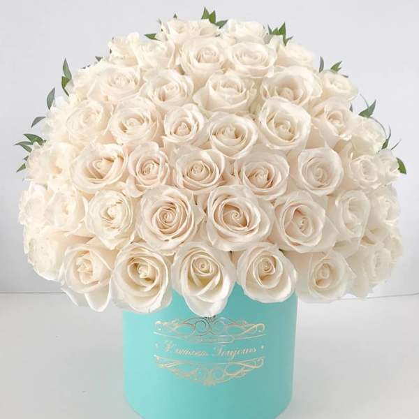 White rose bouquet in a turquoise hat box