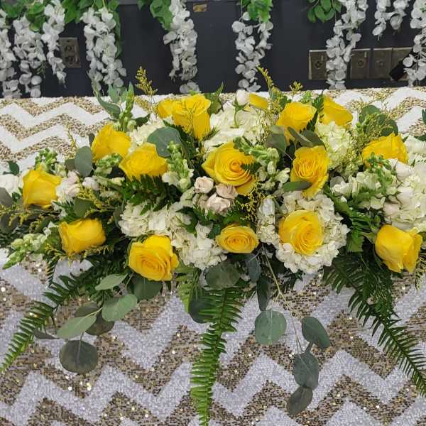 Main center piece for special events yellow roses and white hydrangeas