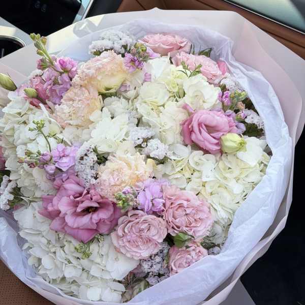 Blush Cloud Luxury Bouquet