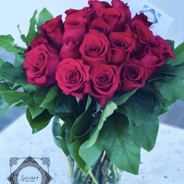 Bouquet of red roses in a clear glass vase