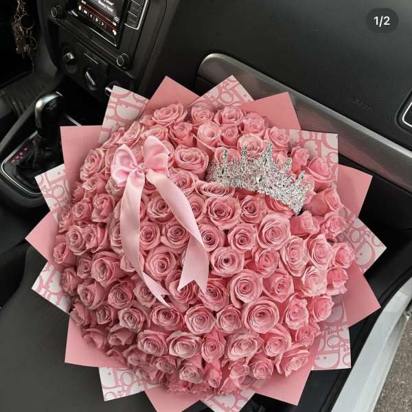 Large bouquet of pink roses with a satin bow and tiara