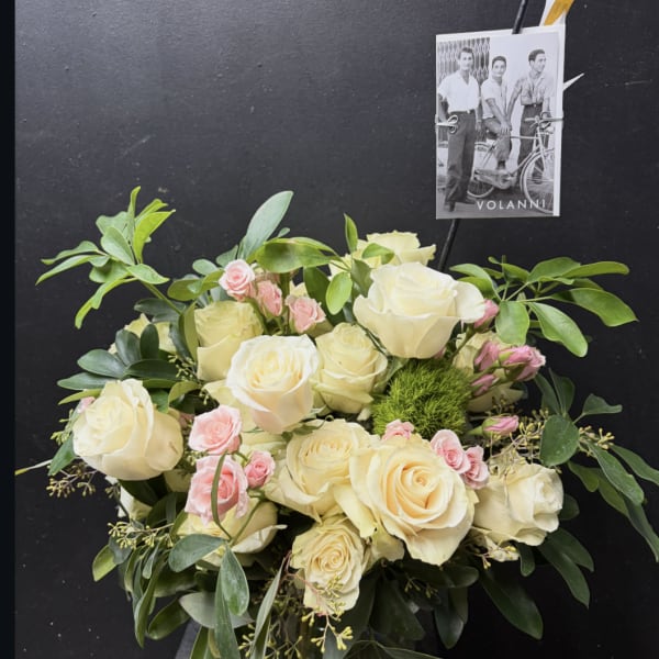 Cream and pink rose bouquet in a glass vase with greenery