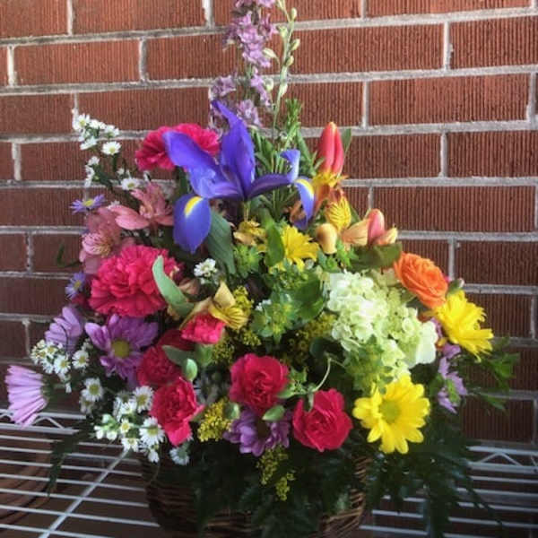 A MEDIUM SIZE SPRING BASKET