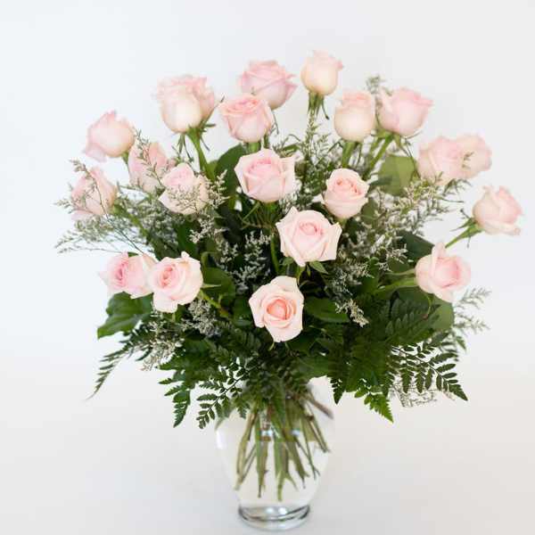 Bouquet of pale pink roses in a clear glass vase