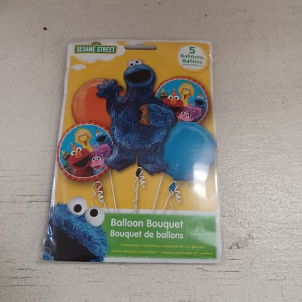 Sesame Street balloon bouquet kit with Cookie Monster balloons
