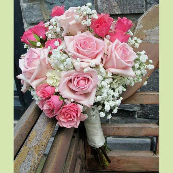 Pink rose bouquet with white baby's breath