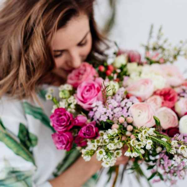 Woman holding a bouquet of pink and white roses
