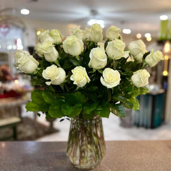 Bouquet of white roses in a clear glass vase