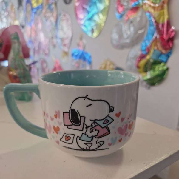 Ceramic mug with a Snoopy heart design and teal handle