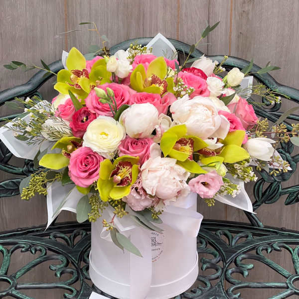 Pink and white bouquet with lime orchids in a white hat box