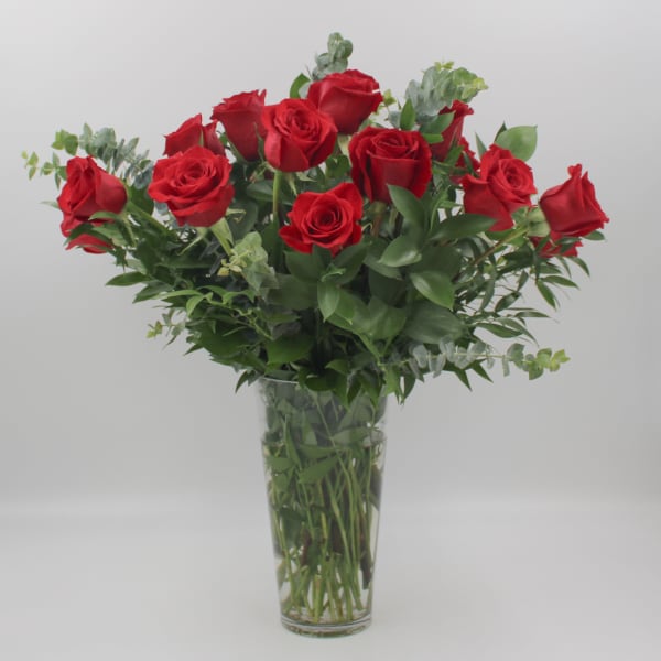 Bouquet of red roses in a clear glass vase