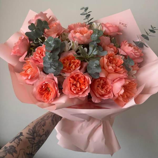 Spring affair- Garden roses, Eucaliptus