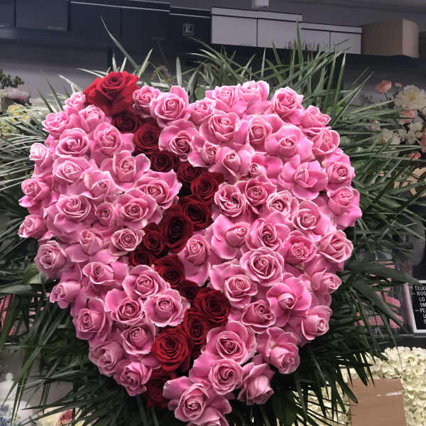 Heart-shaped rose arrangement in pink and red