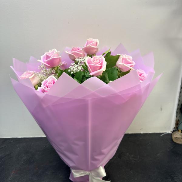 1 Dozen light pink roses