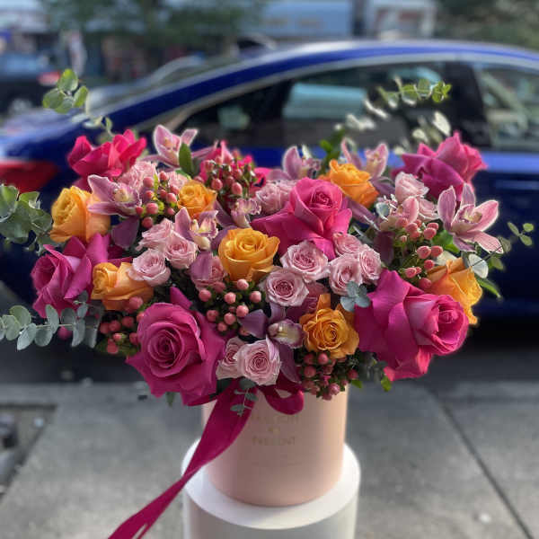 Fantastic Flowers Box. The photo shows a standard size.