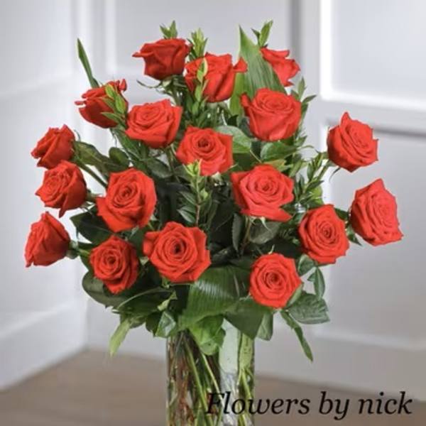 Bouquet of red roses in a clear glass vase