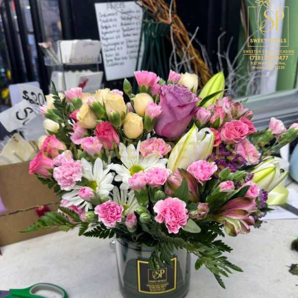 Mixed pink and white bouquet in a black vase