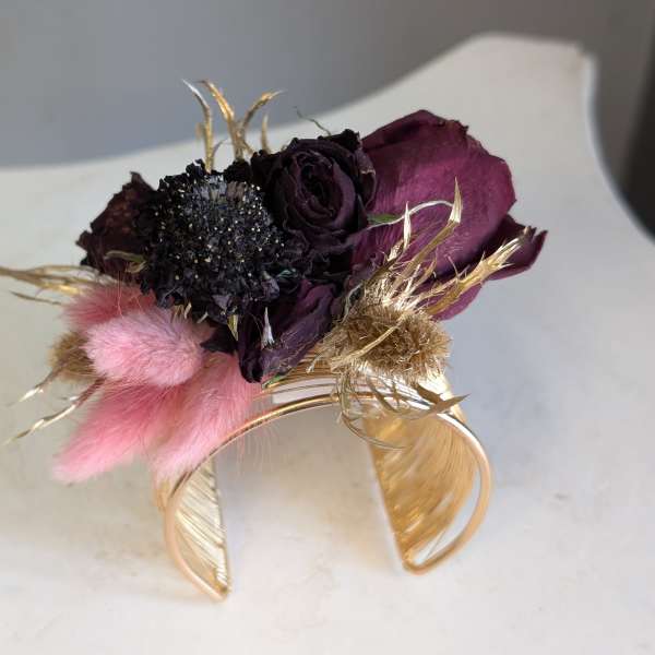 Cuff corsage gold, burgundy and pink