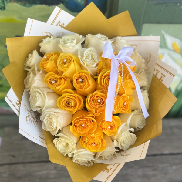 Yellow Ramo Buchon Heart