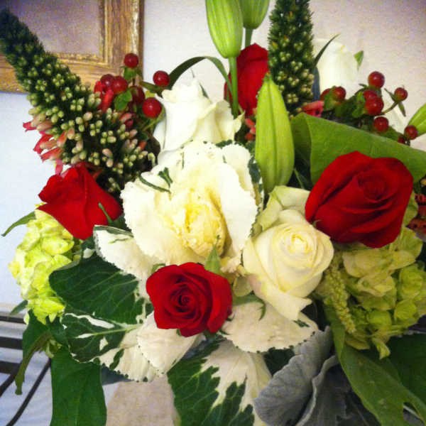 Bouquet of red and white roses in a clear glass vase
