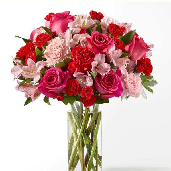Pink and red mixed bouquet in a clear glass vase