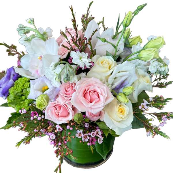 Mixed bouquet of pink and white roses in a green vase