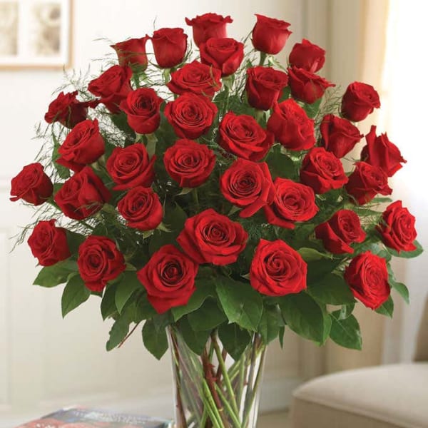 Bouquet of red roses in a clear glass vase